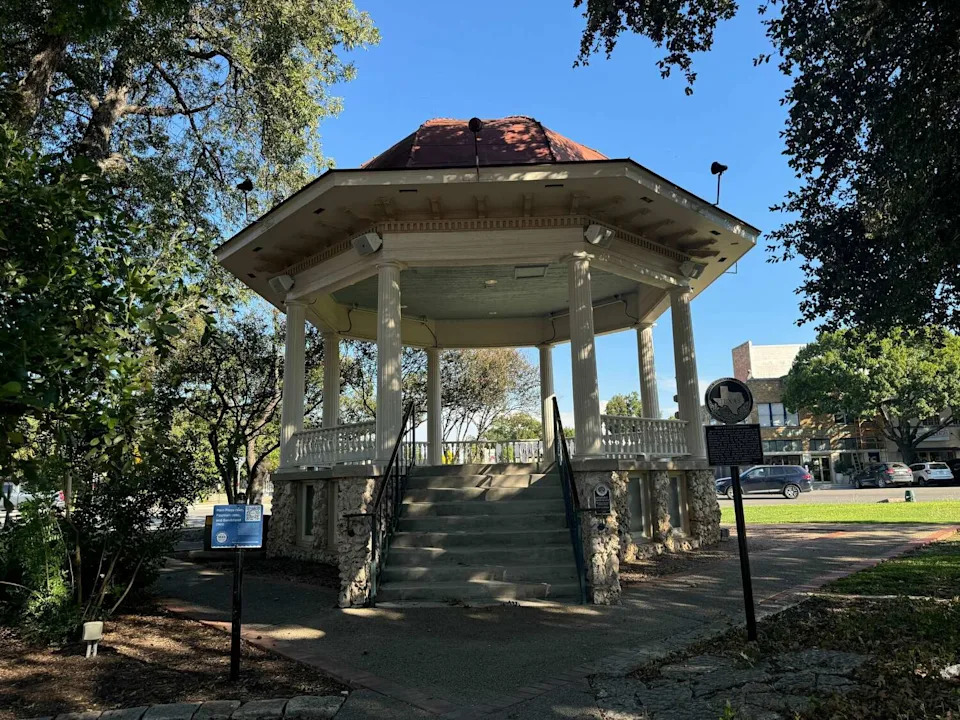 Main Plaza's gazebo in downtown New Braunfels. (Victoria Lopez/ MySA)