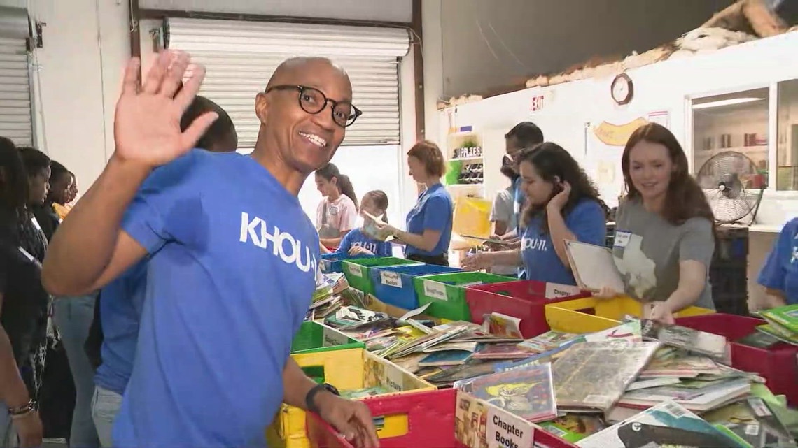 KHOU 11 marks 10 years of helping put books in kids' hands through Turn the Page campaign