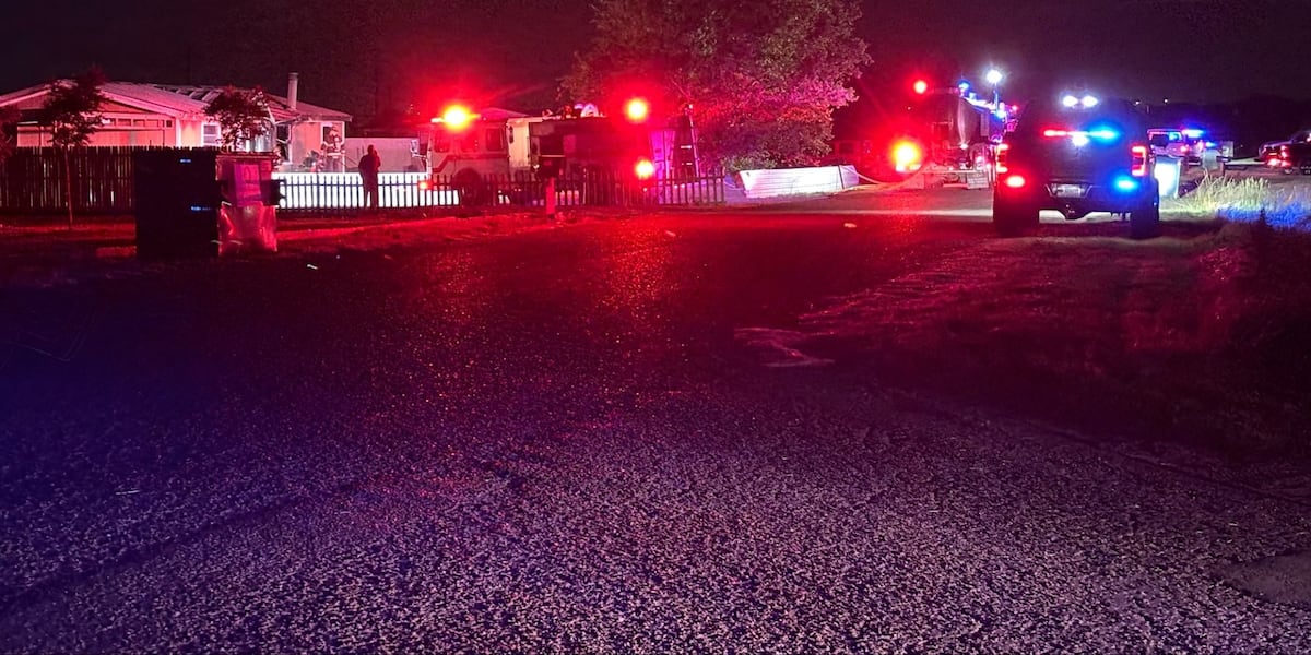 Mobile home damaged in overnight fire in south Lubbock County