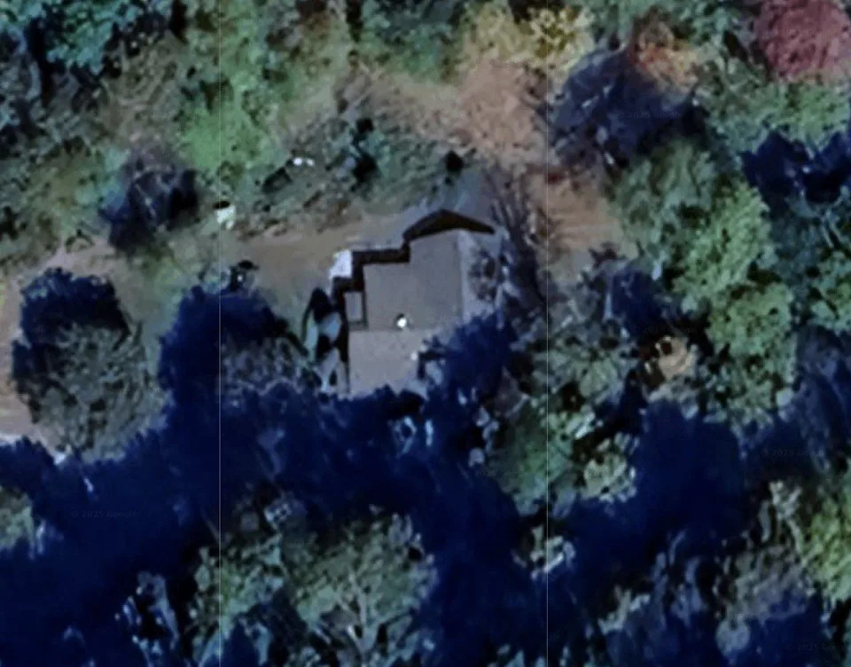 Lambert purchased a 400-acre retreat in Tennessee for $3.5 million in 2016. It comes with horses, barns, and equestrian trails. <span class="image-credit">(Google Earth)</span>