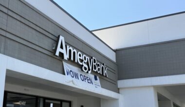 Amegy Bank moved from a location off Bitters Road to the shopping center off Highway. 281 at 13432 San Pedro Ave. (Andrew Creelman/Community Impact)