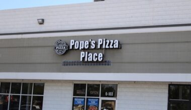 Pope's Pizza Place was previously a franchise location of Hungry Howie's. (Andrew Creelman/Community Impact)