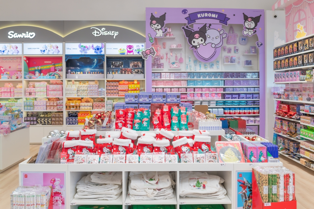 Miniso interior store display