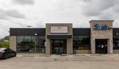 Arnold & Mane Salon is located next to Scrubs & Co. off of Hwy. 46 in New Braunfels. (Ethan Thomas/Community Impact)