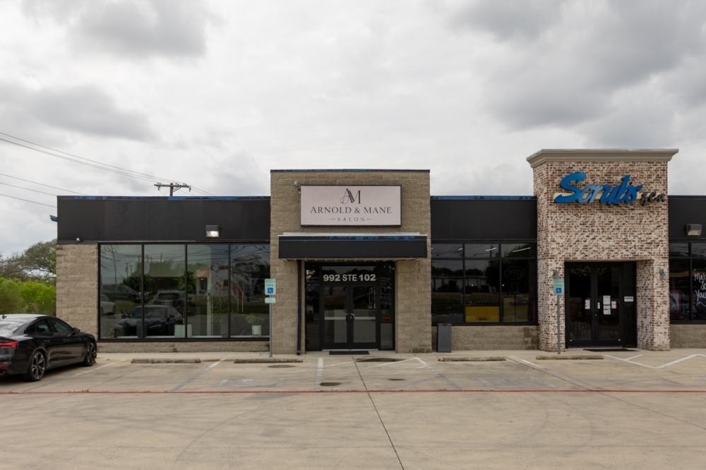 Arnold & Mane Salon is located next to Scrubs & Co. off of Hwy. 46 in New Braunfels. (Ethan Thomas/Community Impact)
