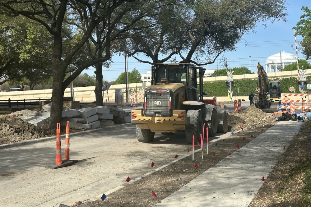 Construction on Lakeside Boulevard is expected to wrap up this spring. (Michael Crouchley/Community Impact)