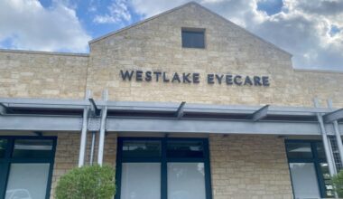 The staff and doctor at Westlake Eyecare's Four Points location will be working out of its main office in West Lake Hills, according to signage posted at the location. (Katlynn Fox/Community Impact)