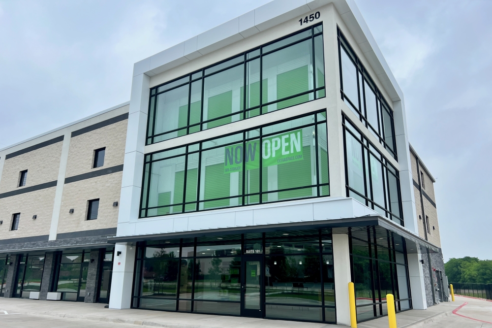 Allen extra space storage building exterior