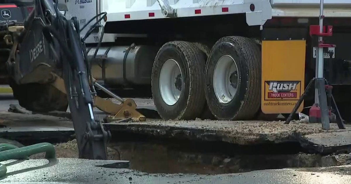 Austin Water crews working to repair water main break in downtown