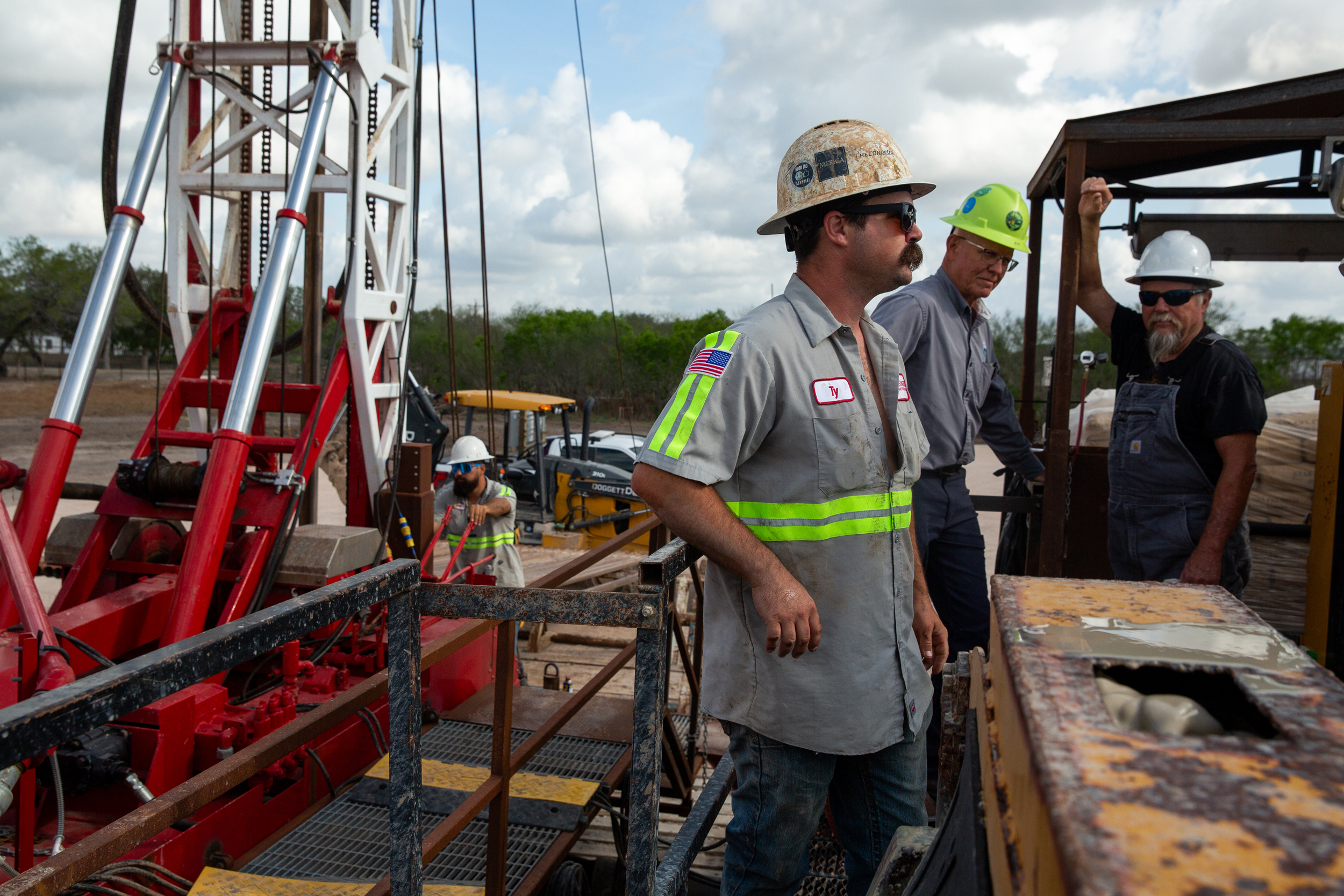 A drilling crew with Weisinger Inc. at Corpus Christi’s eastern well field on March 31. Credit: Dylan Baddour/Inside Climate News