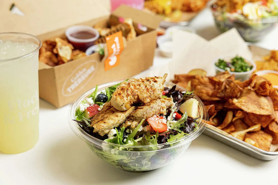 Flock and Fresh sells salads with the option of fried or grilled chicken on top. The first Flock and Fresh opens on Dallas' Greenville Avenue in May 2026. (White Unicorn Agency)