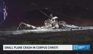 2 injured after small plane crash in Corpus Christi