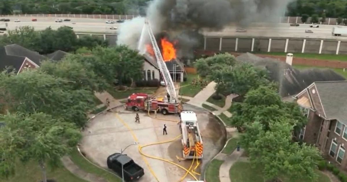 Sugar Land crews battle house fire in Riverpark neighborhood