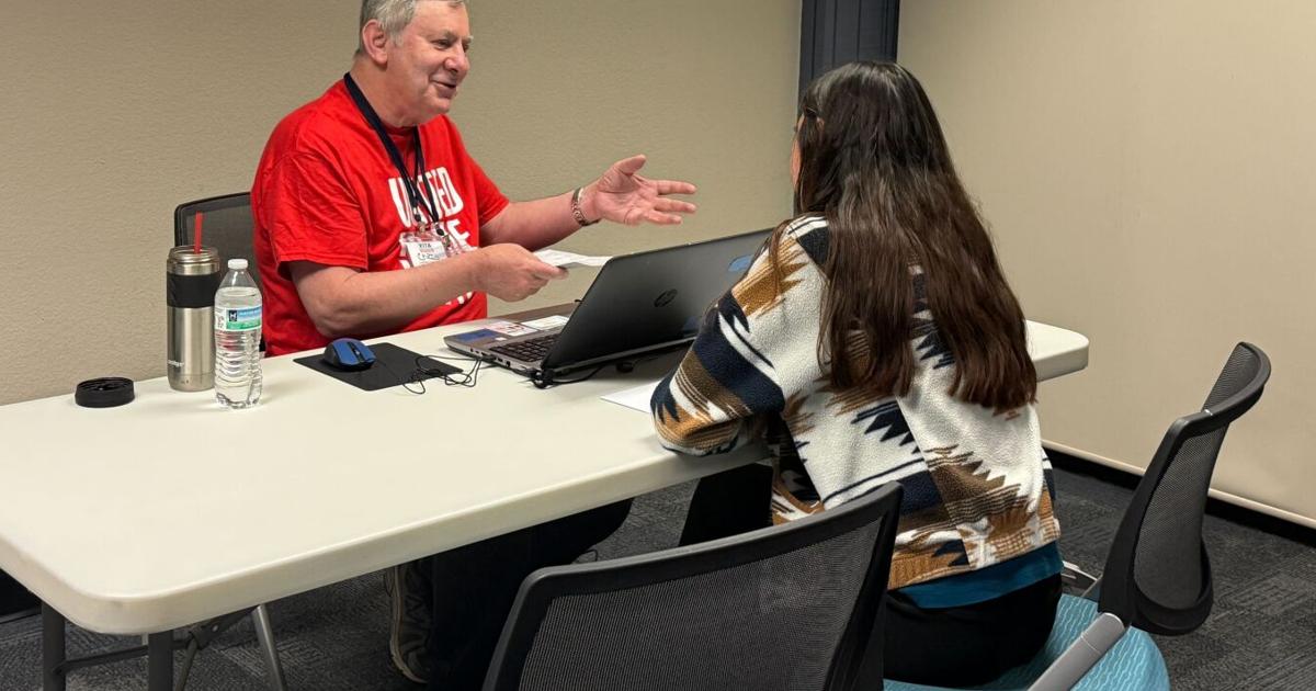 Volunteers help Arlington residents demystify tax season | News