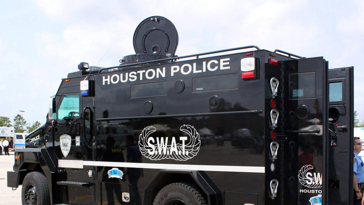 FBI & SWAT Make Multiple Arrests During Large Operation In East Houston | NewsRadio 740 KTRH