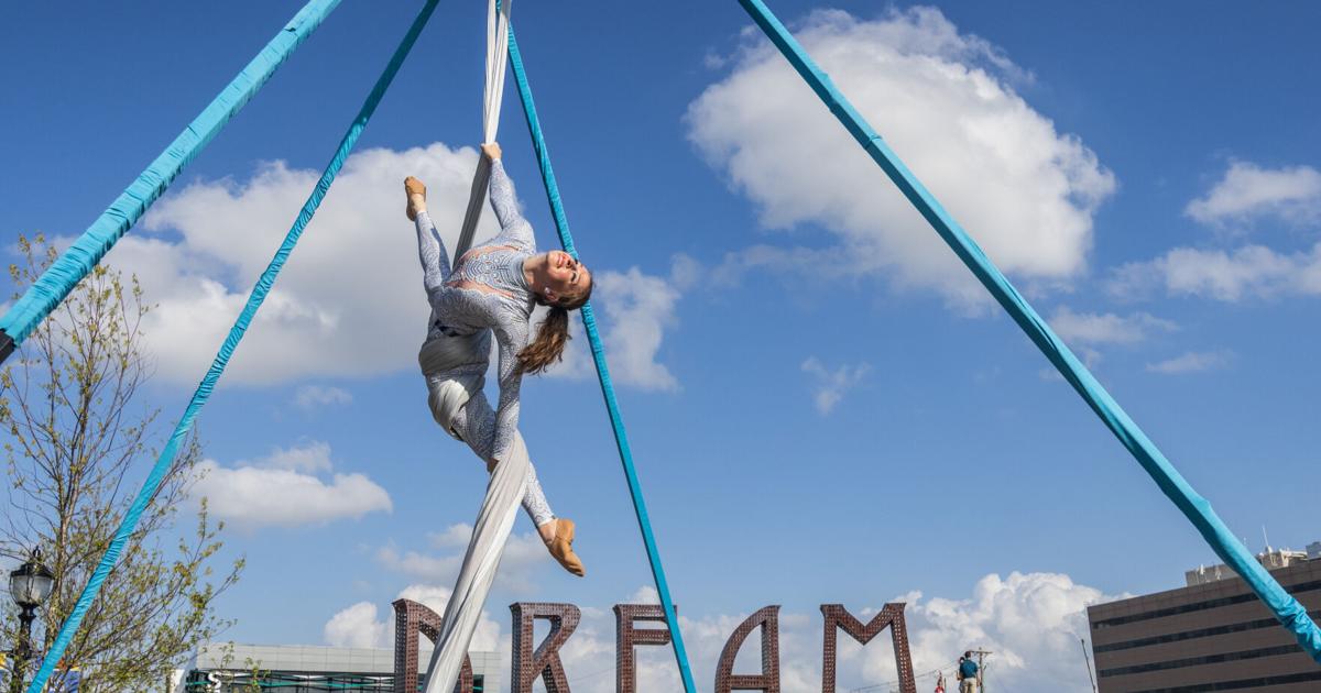 'I’m living my dream every day': Street circus entrances downtown Arlington | Arts And Entertainment