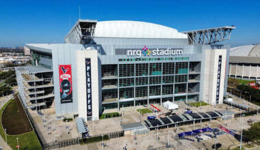 Texans’ stadium changing name back to Reliant Stadium
