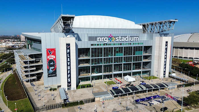 Texans’ stadium changing name back to Reliant Stadium