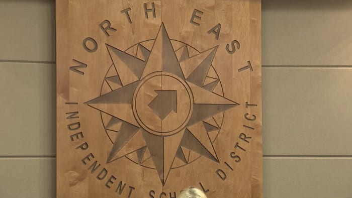 TEA recommends conservator to oversee NEISD’s cellphone policy