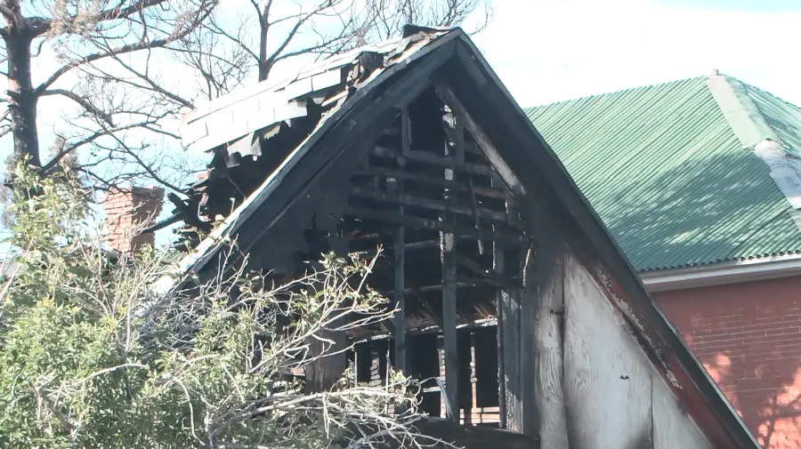 Part of the roof of 1305 Magoffin burned off. Photo taken by Tony Pina/KTSM 4.21.26
