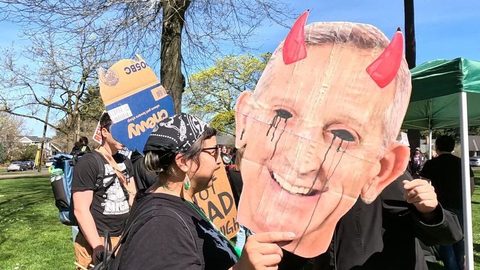 Immigrant rights activists in Portland rallied Saturday before marching to Mayor Keith Wilson’s home to demand he revoke the permit for the city’s ICE facility/Felisha LeCher, KATU News