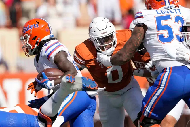 Nov 9, 2024; Austin, Texas, USA; Texas Longhorns linebacker Anthony Hill Jr. (0) chases down Florida Gators running back Ja'Kobi Jackson (24) during the first half against the Texas Longhorns at Darrell K Royal-Texas Memorial Stadium. Mandatory Credit: Scott Wachter-Imagn Images