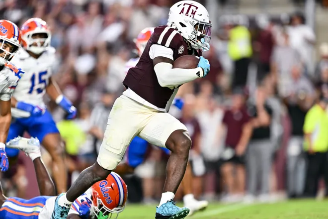 Oct 11, 2025; College Station, Texas, USA; Texas A&M Aggies running back Le'Veon Moss (8) runs the ball in for a touchdown during the second quarter against the Florida Gators at Kyle Field. Mandatory Credit: Maria Lysaker-Imagn Images