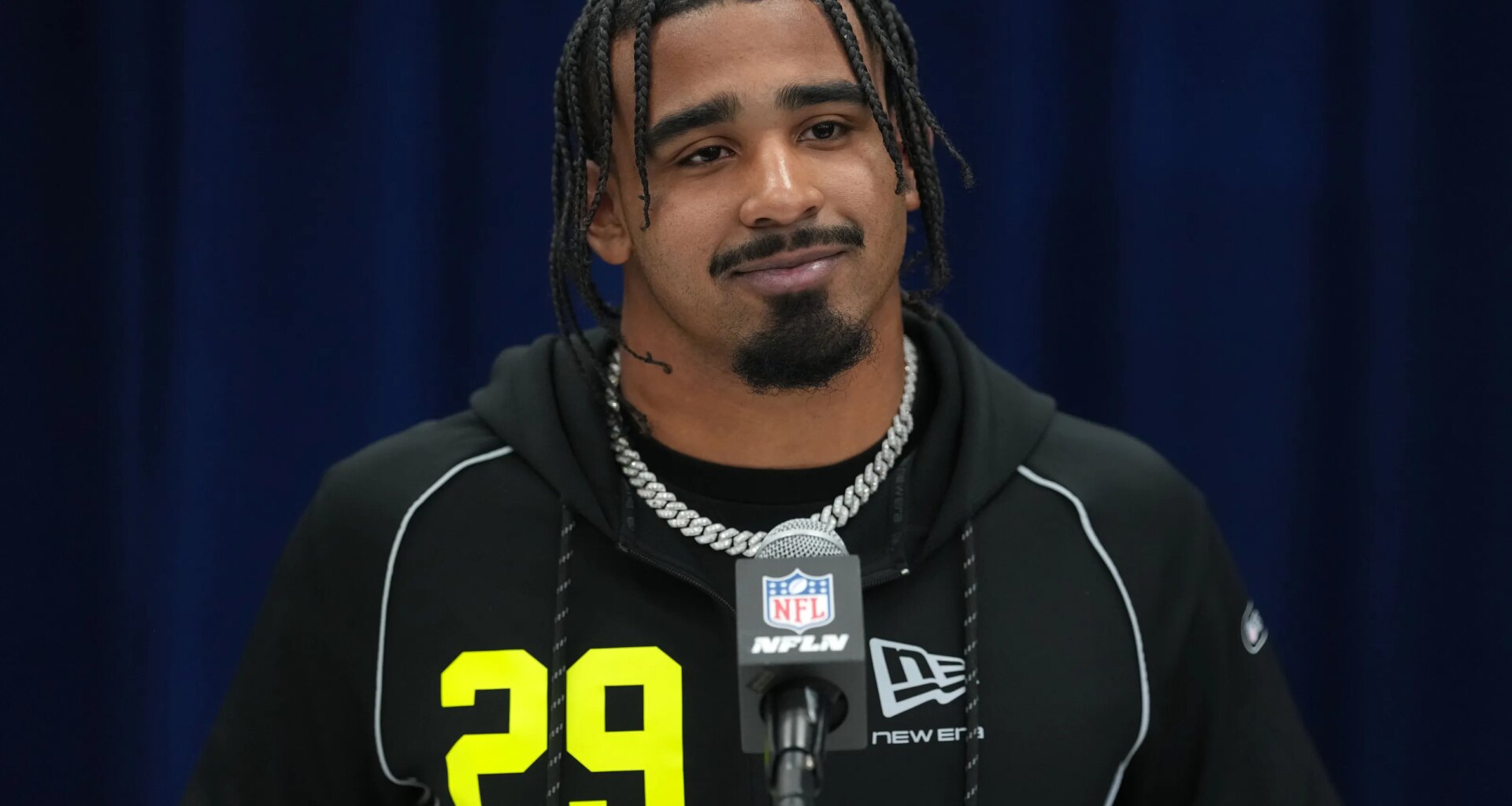 Texas A&M LB Taurean York signs with Denver Broncos after draft slip