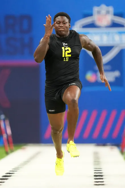Feb 26, 2026; Indianapolis, IN, USA; Texas linebacker Anthony Hill (LB12) runs the 40-yard dash during the NFL Scouting Combine at Lucas Oil Stadium. Mandatory Credit: Kirby Lee-Imagn Images