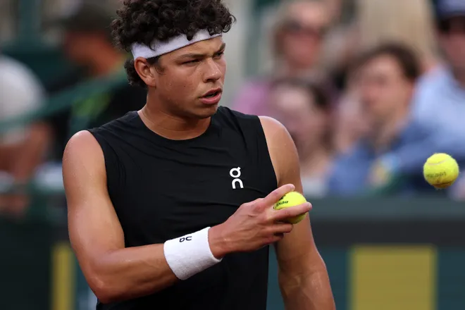 HOUSTON, TEXAS - APRIL 01: Ben Shelton of the United States in action against Zhizhen Zhang of China during the Singles match on Day 3 of the Fayez Sarofim & Co. U.S. Men's Clay Court Championship at River Oaks Country Club on April 01, 2026 in Houston, Texas. (Photo by Kenneth Richmond/Getty Images)