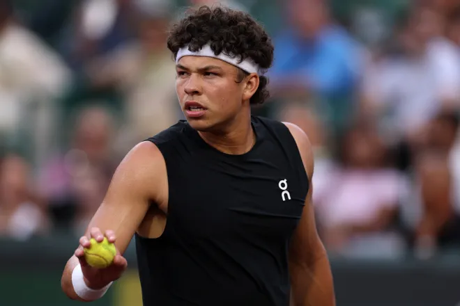 HOUSTON, TEXAS - APRIL 01: Ben Shelton of the United States in action against Zhizhen Zhang of China during the Singles match on Day 3 of the Fayez Sarofim & Co. U.S. Men's Clay Court Championship at River Oaks Country Club on April 01, 2026 in Houston, Texas. (Photo by Kenneth Richmond/Getty Images)