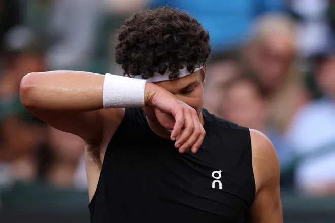 HOUSTON, TEXAS - APRIL 01: Ben Shelton of the United States gestures while playing against Zhizhen Zhang of China during the Singles match on Day 3 of the Fayez Sarofim & Co. U.S. Men's Clay Court Championship at River Oaks Country Club on April 01, 2026 in Houston, Texas. (Photo by Kenneth Richmond/Getty Images)