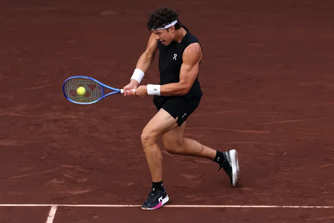 HOUSTON, TEXAS - APRIL 01: Ben Shelton of the United States returns a shot against Zhizhen Zhang of China during the Singles match on Day 3 of the Fayez Sarofim & Co. U.S. Men's Clay Court Championship at River Oaks Country Club on April 01, 2026 in Houston, Texas. (Photo by Kenneth Richmond/Getty Images)
