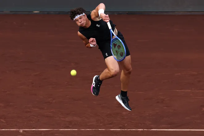 HOUSTON, TEXAS - APRIL 01: Ben Shelton of the United States serves against Zhizhen Zhang of China during the Singles match on Day 3 of the Fayez Sarofim & Co. U.S. Men's Clay Court Championship at River Oaks Country Club on April 01, 2026 in Houston, Texas. (Photo by Kenneth Richmond/Getty Images)