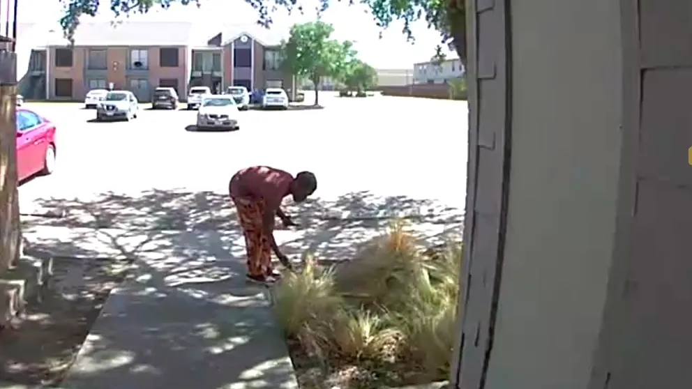 Fire investigators seek suspect in arson near west Lubbock apartment