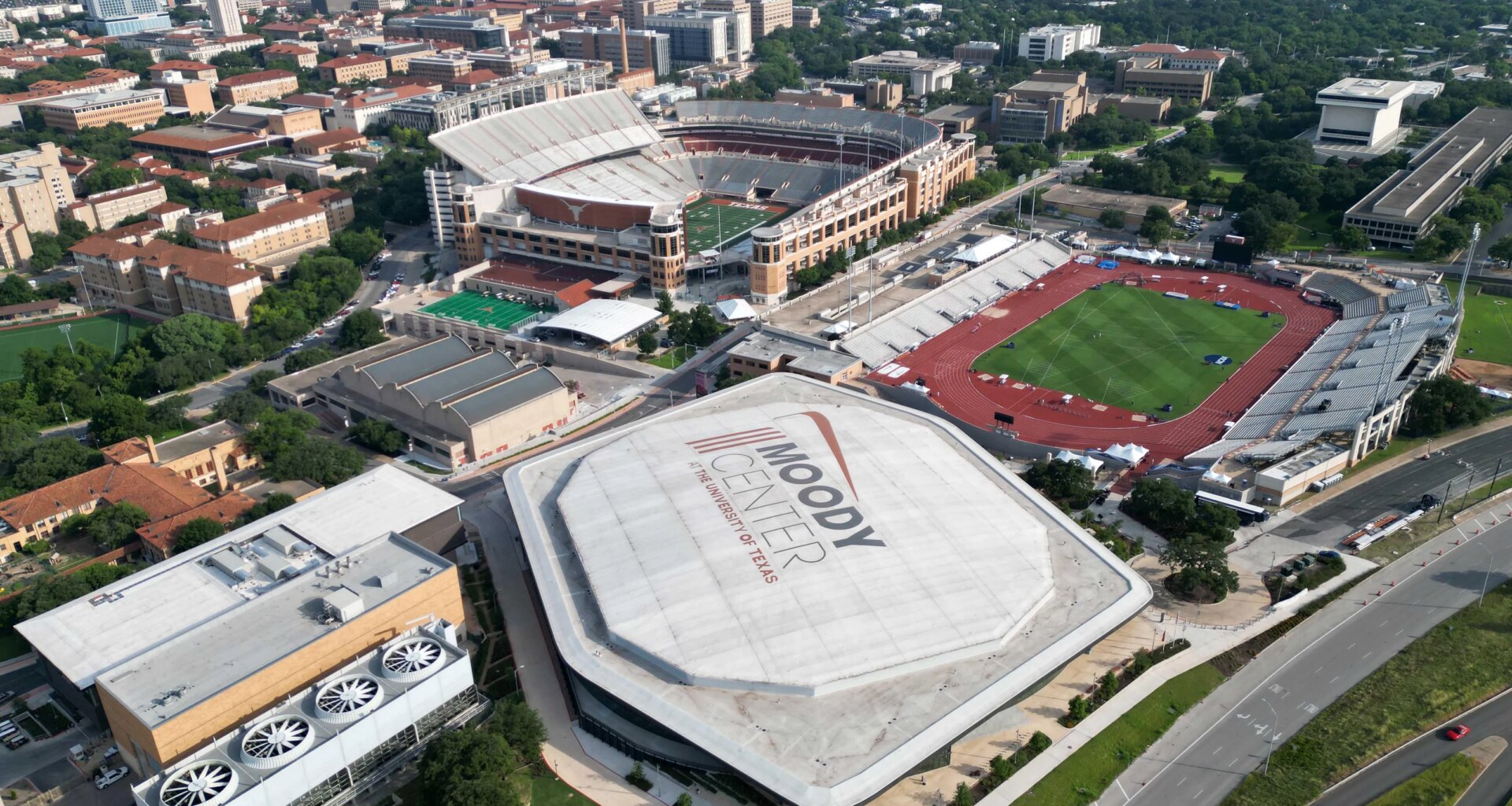 Texas football's Steve Sarkisian shows off new practice facility