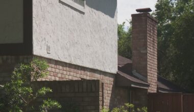 Man gets stuck in chimney while breaking into Houston home