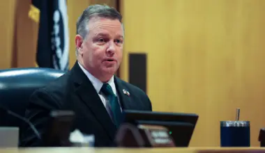 Tarrant County commissioners to discuss how to prevent 'misleading' topics during meetings