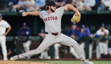 Red Sox place key set-up man on 15-day IL with oblique strain