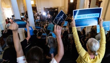 Supporters for the returning Texas Democrats chant as members enter the house at the Texas Capitol in Austin, Texas, Monday, Aug. 18, 2025. (AP Photo/Stephen Spillman)