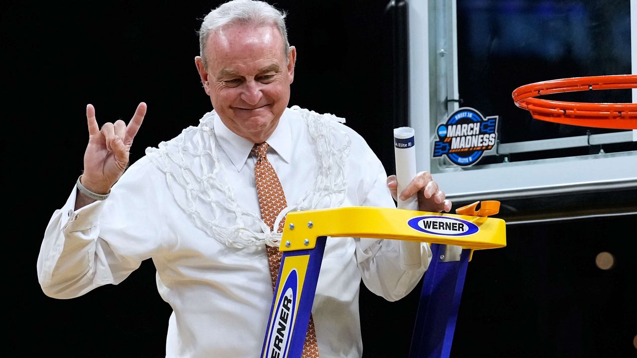 Texas head coach Vic Schaefer celebrates after beating Michigan during the Elite Eight of the NCAA college basketball tournament, Monday, March 30, 2026, in Fort Worth, Texas. (AP Photo/Tony Gutierrez)