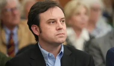 Camp Mystic director breaks down in tears during trial