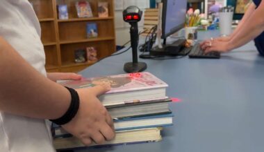 Schools see increase in library checkouts amid phone bans