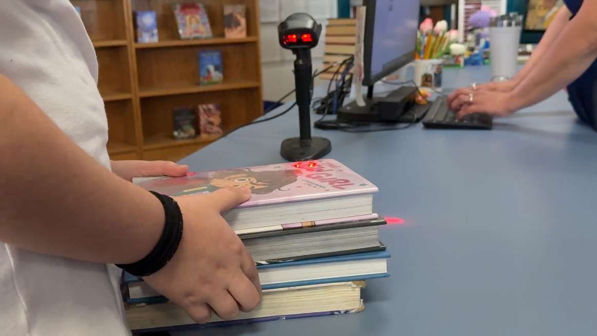 Schools see increase in library checkouts amid phone bans