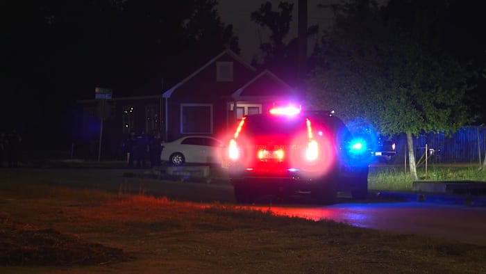 man found dead in front yard in Northwest Houston