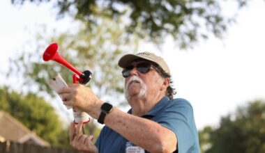 Fort Worth residents fight to keep out protected birds