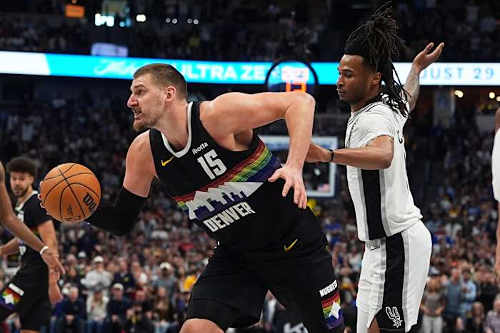 Jokic scores 40, snaps Spurs win streak as Nuggets top Spurs 136-134 in OT