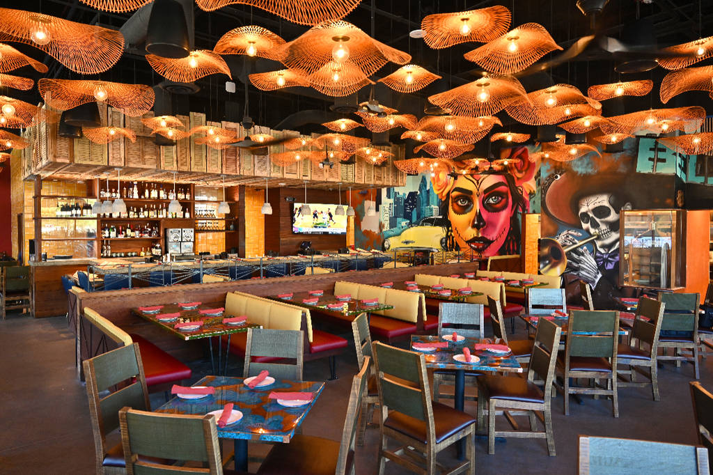 Image shows the interior of Candente restaurant in Houston's Bellaire neighborhood.