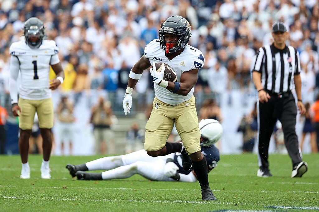 STATE COLLEGE, PENNSYLVANIA - SEPTEMBER 6: Kejon Owens #5 of the FIU Panthers runs the ball during the first quarter against the Penn State Nittany Lions at Beaver Stadium on September 6, 2025 in State College, Pennsylvania. (Photo by Isaiah Vazquez/Getty Images)