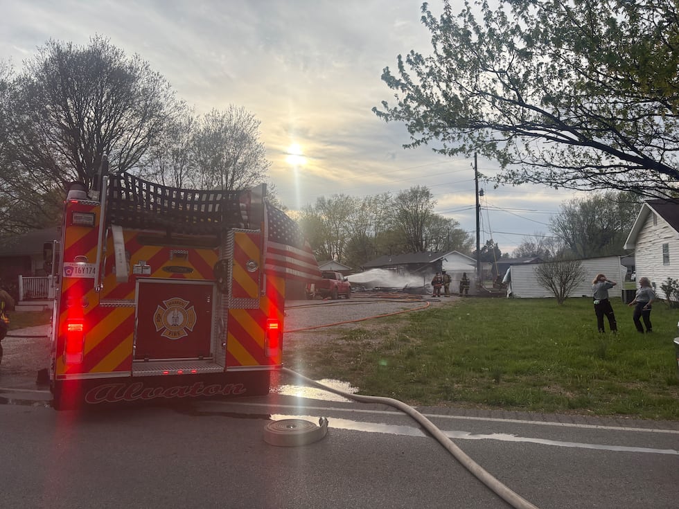 Crews are responding to a fire on Plano Road in Bowling Green